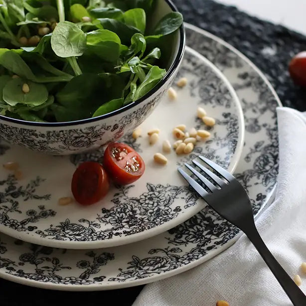 Vintage henkinen mustavalkoinen lautanen 26cm