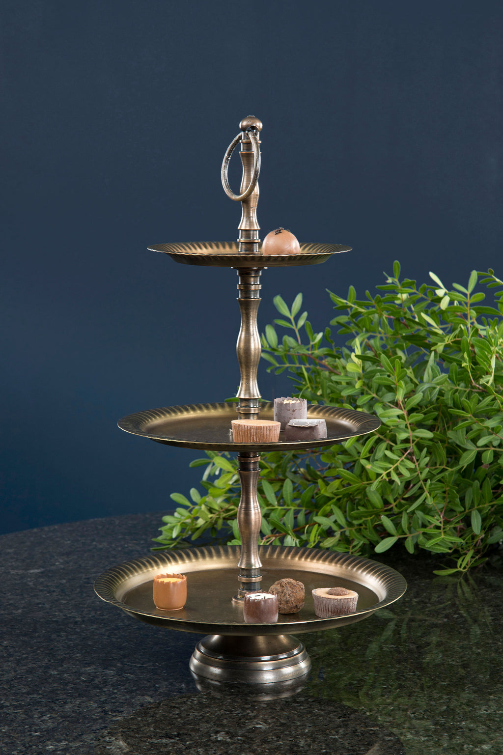 Kolmikerroksinen tarjotin