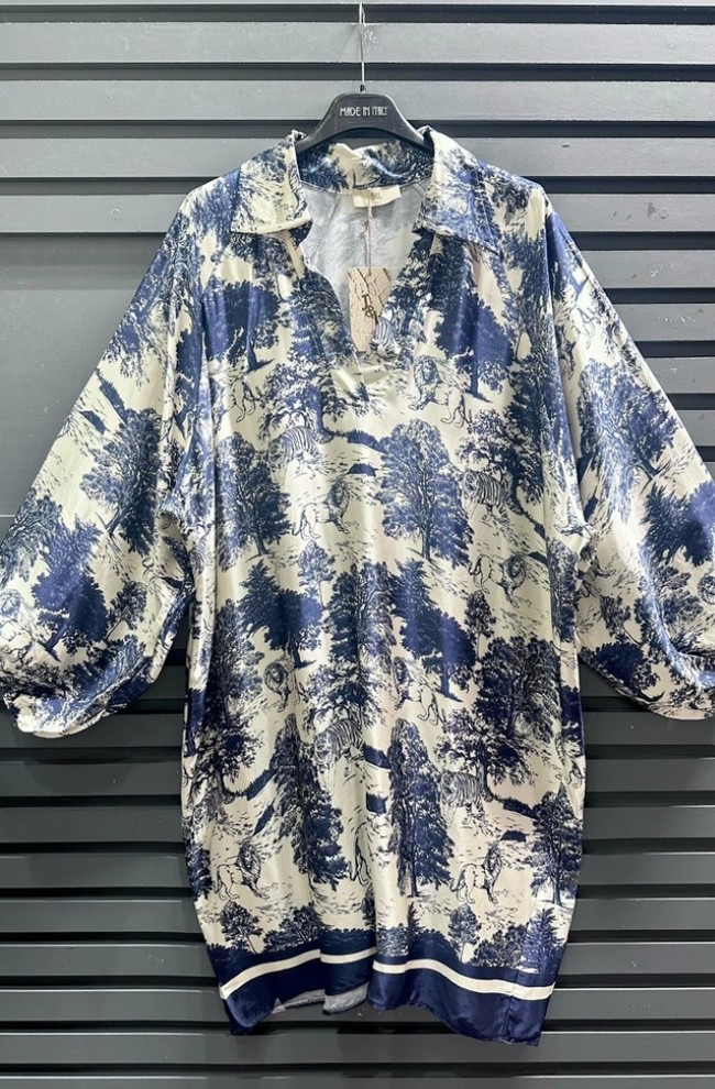 Silkkiviskoosi safari-kuosinen mekko sininen