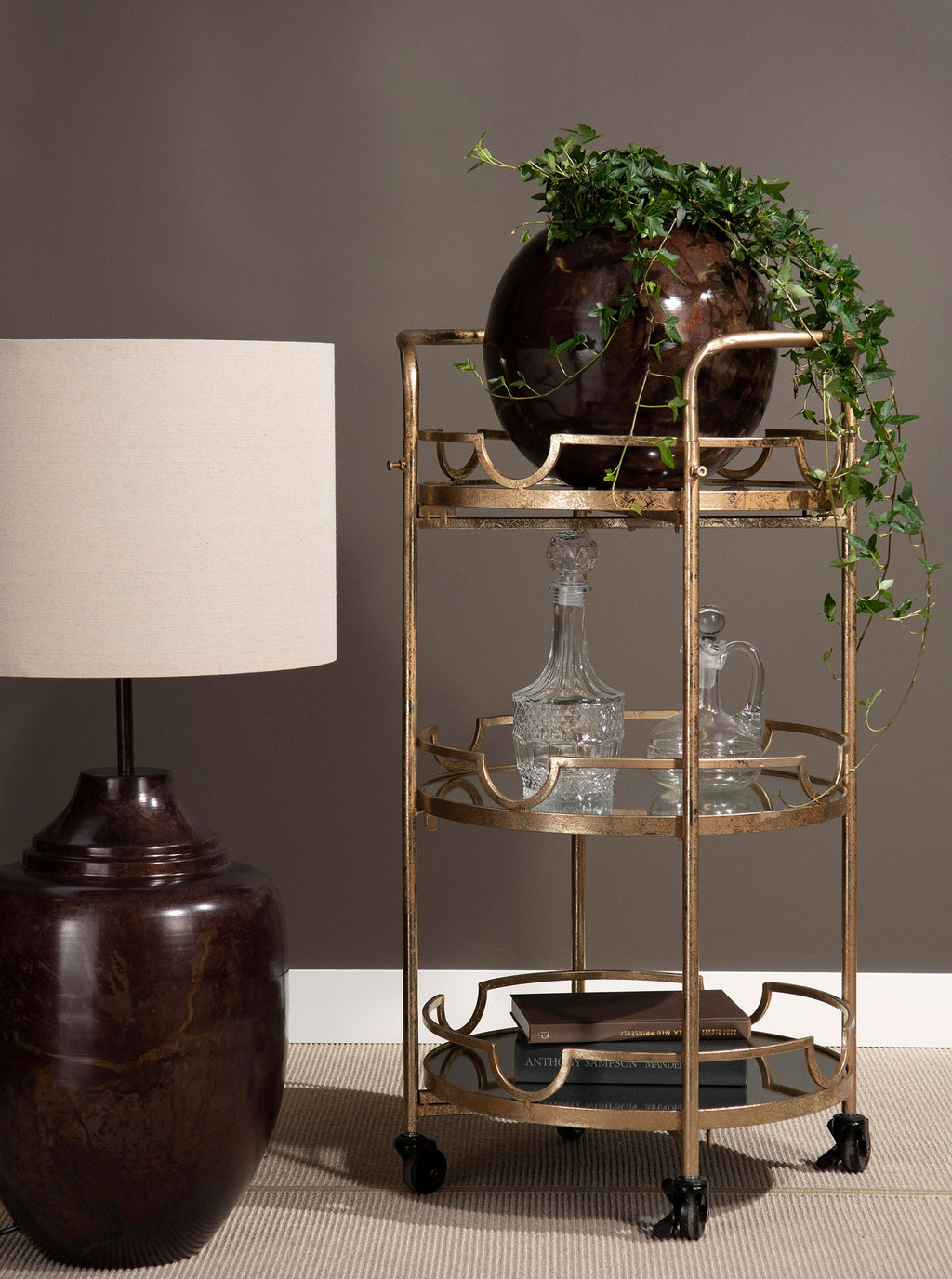 Sivupöytä / Tarjoiluvaunu